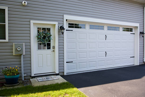 24/7 Emergency Garage Door Panel Replacement experts in White City, FL